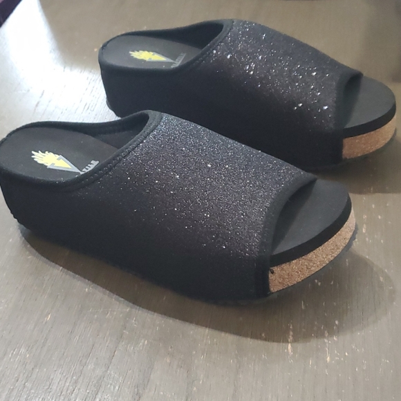 Volatile - Picture 6 of 6